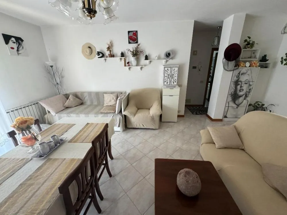Apartmán Bellissima Stanza Con Parcheggio Gratuito Cinquale 0*,  Itálie