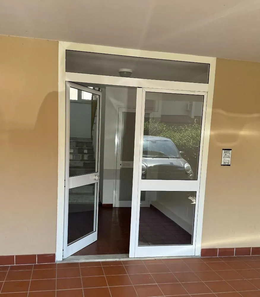 Bellissima Stanza Con Parcheggio Gratuito Apartment Cinquale Homestay